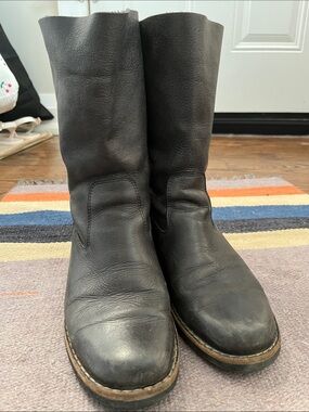Roots Tribe Boots size 8